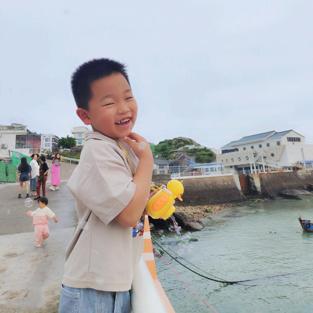 是开心小饭团吖