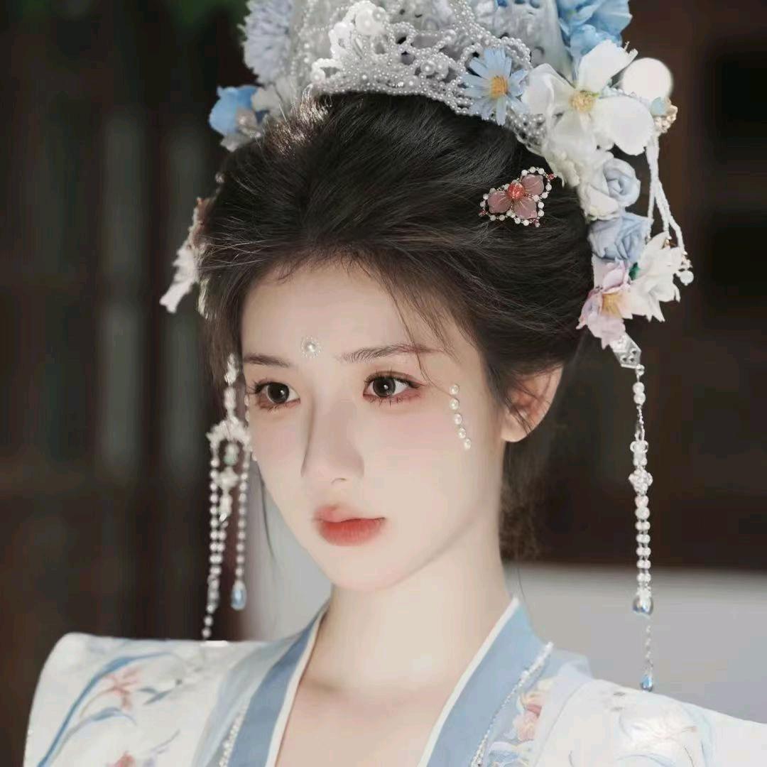 民和民族服装租赁,送合适头饰。