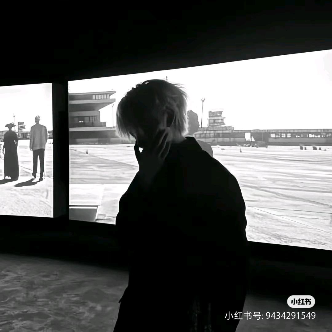 洛洛.