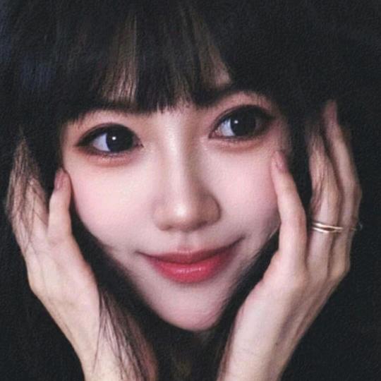 黑夜里的大月亮