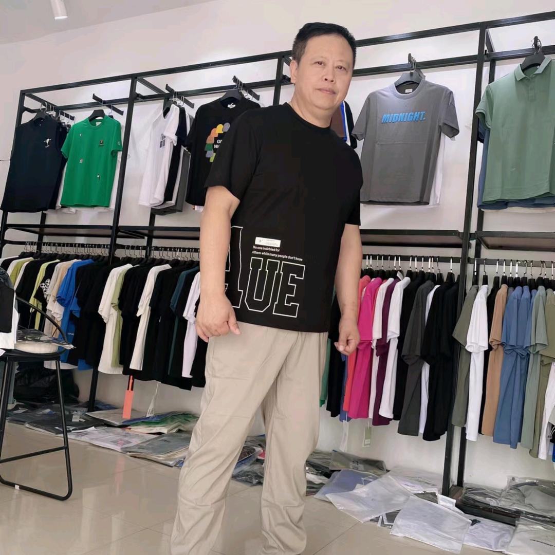 大伟外贸古里男装店