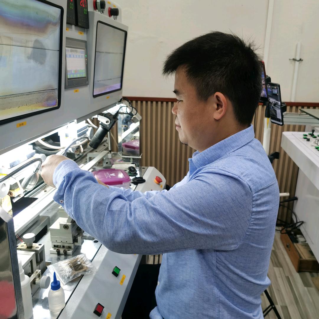 液晶维修(梁师傅）