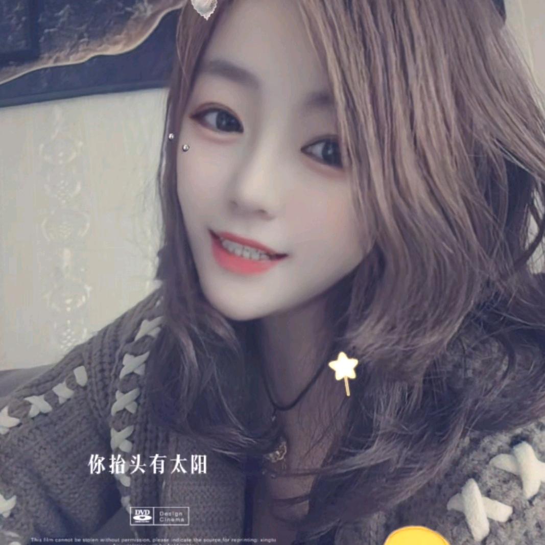 阳光下放肆的微笑