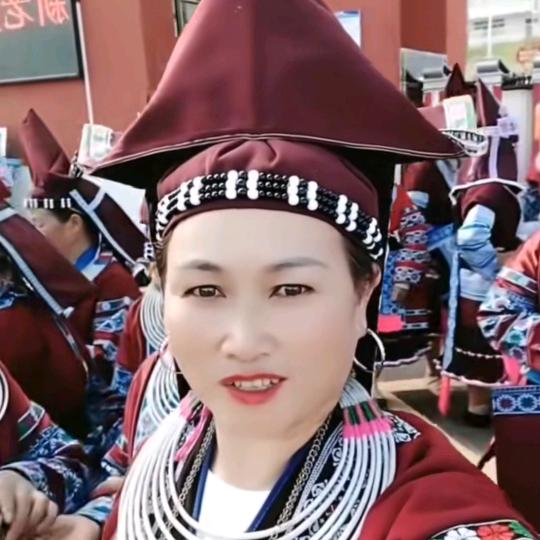 布衣姑娘，苗家媳妇，