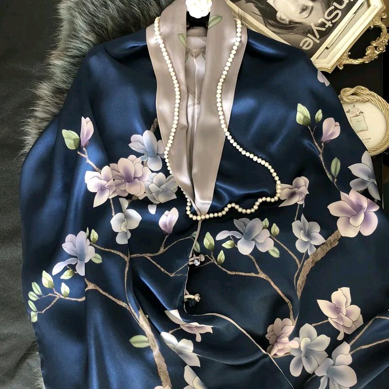 属尘居丝绸
