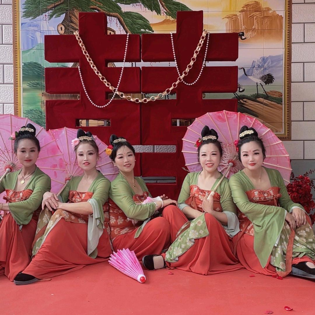 西张门鼓舞团桃花红