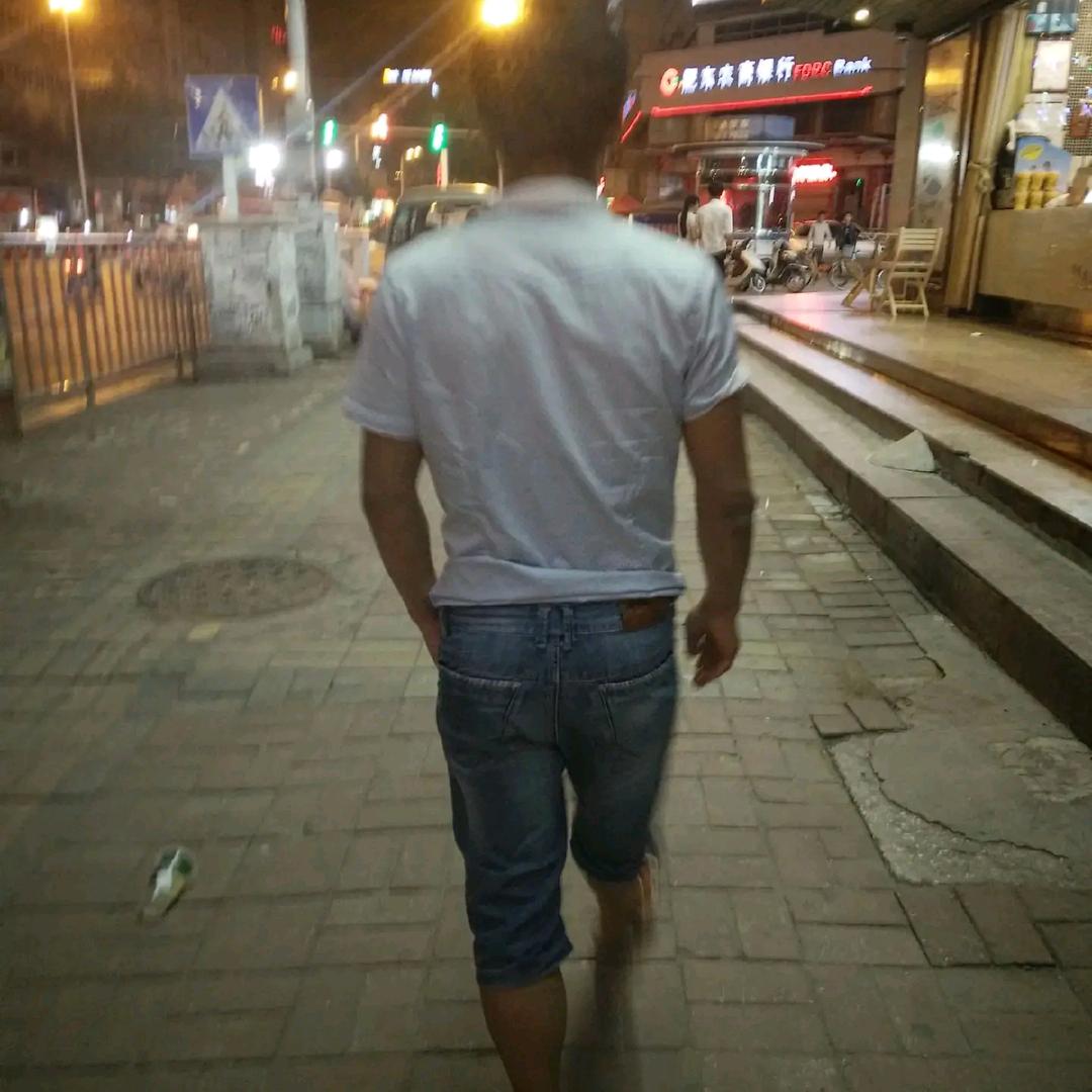 专业回收二手变频出售各种品牌变频器，小朱