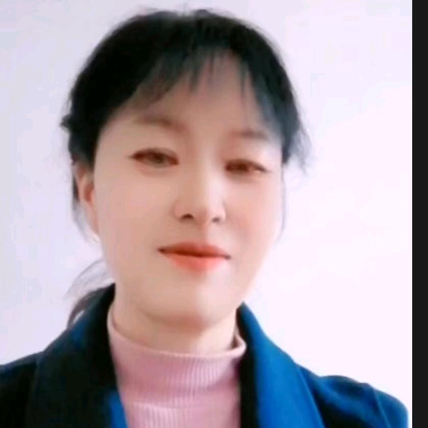 笑蓉凝思