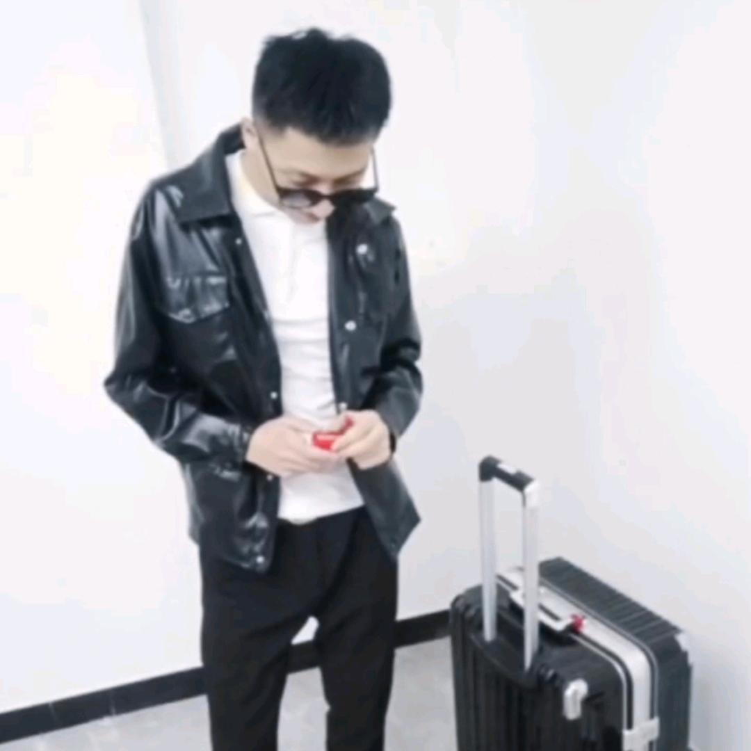 @張战威