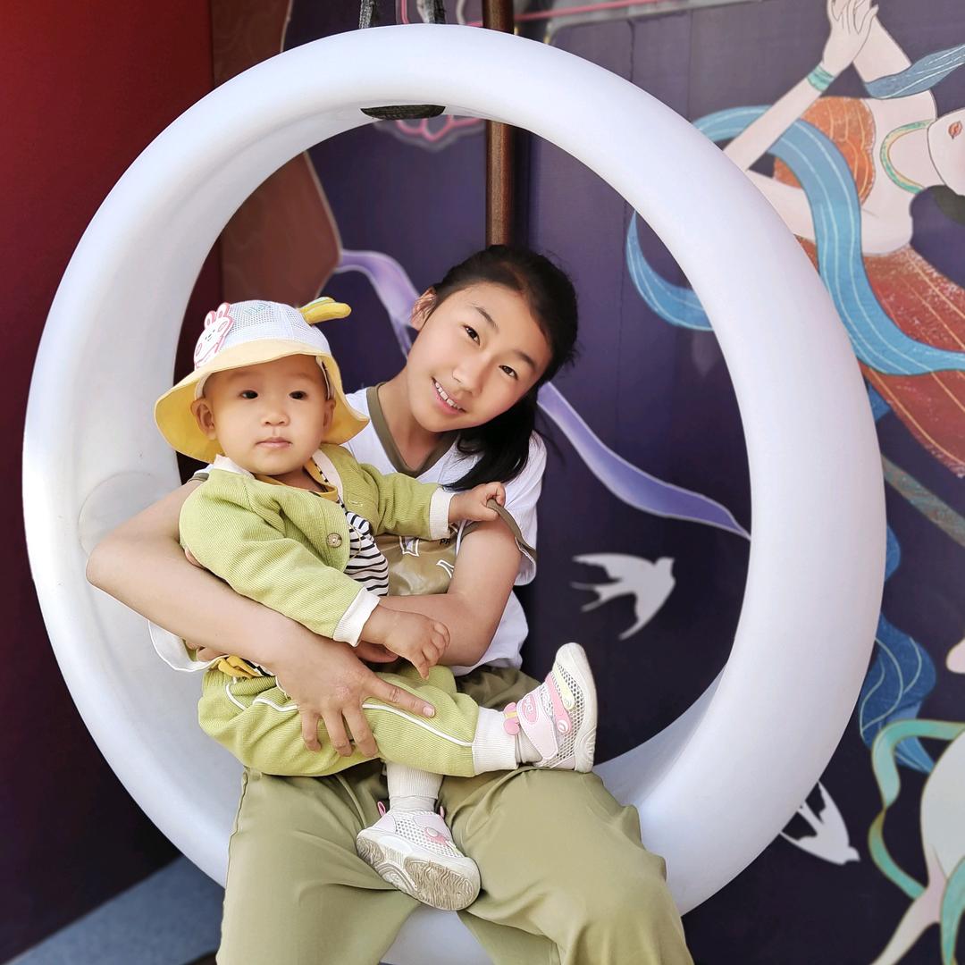 罗罗一家人（甘肃酒泉）