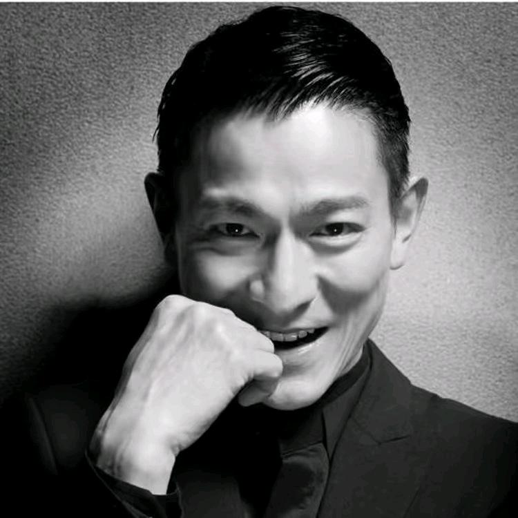 人靠自己张小飞哥哥。