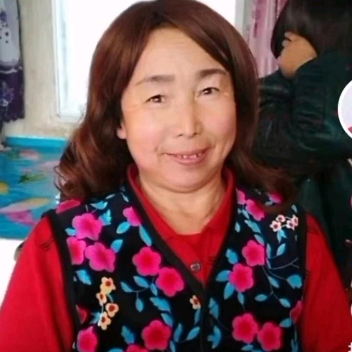 内蒙古扎兰屯市成吉思汗镇务大哈气村红胜红