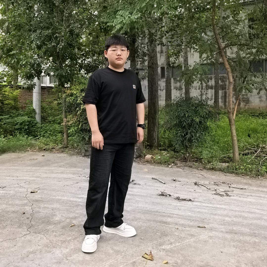 王伟。
