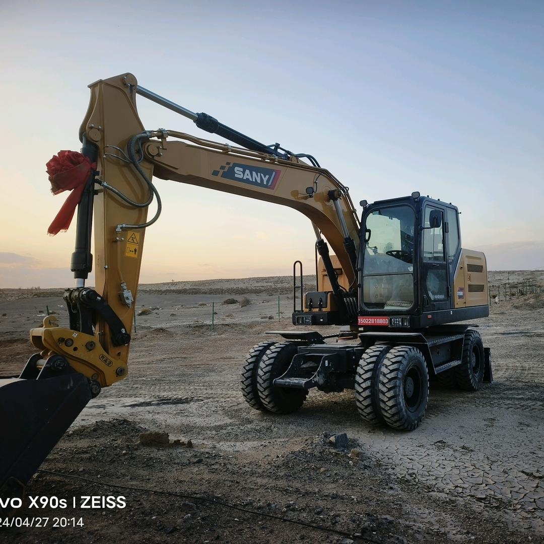 哈密骆驼圈子阿衣甫工程机械租赁部