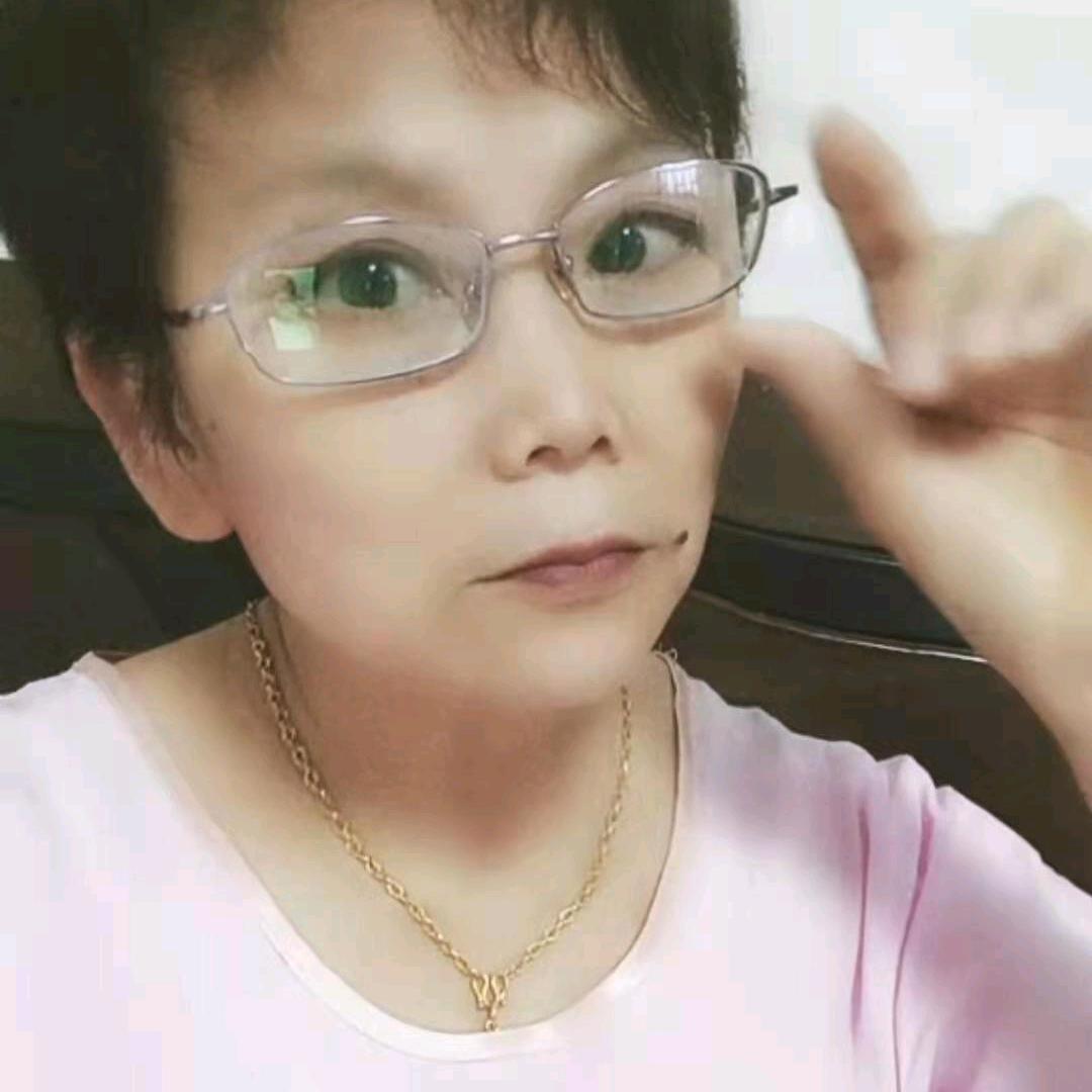 开心的奶奶😂