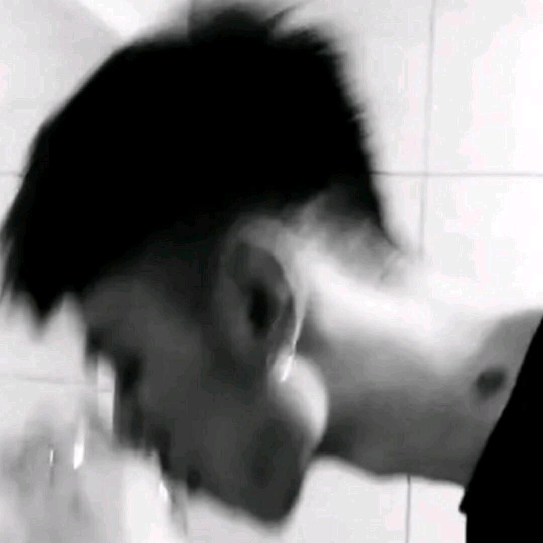 祝依.