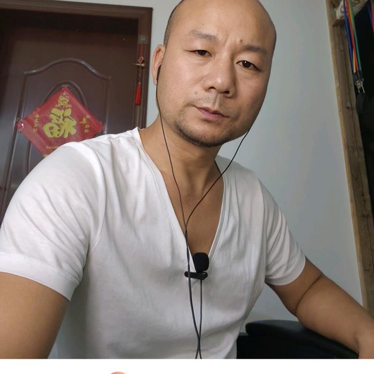 梁巍峰