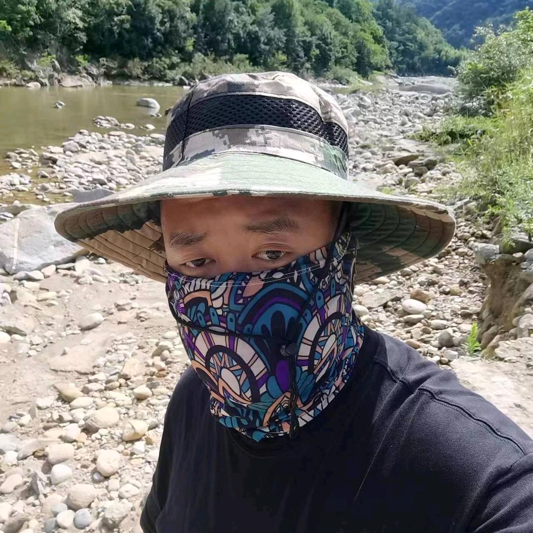 溪流小亮