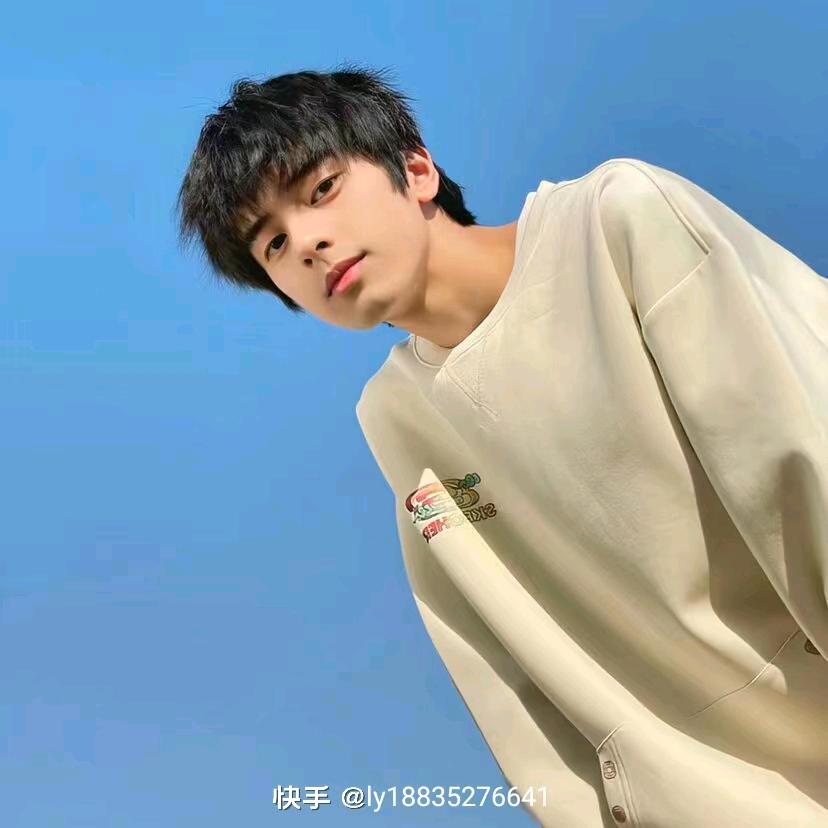 开心的小男孩🌹🌸