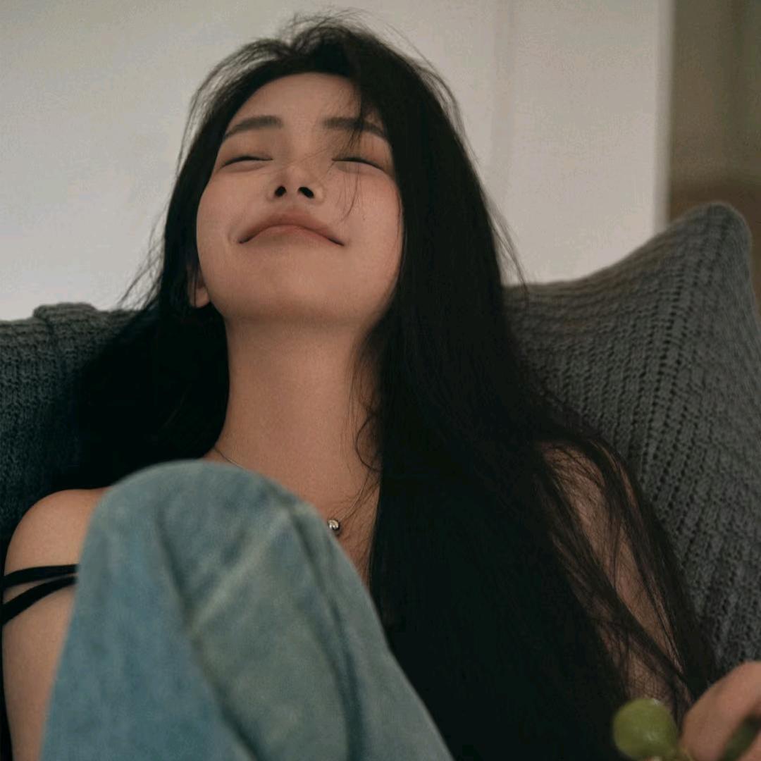 J   ✨