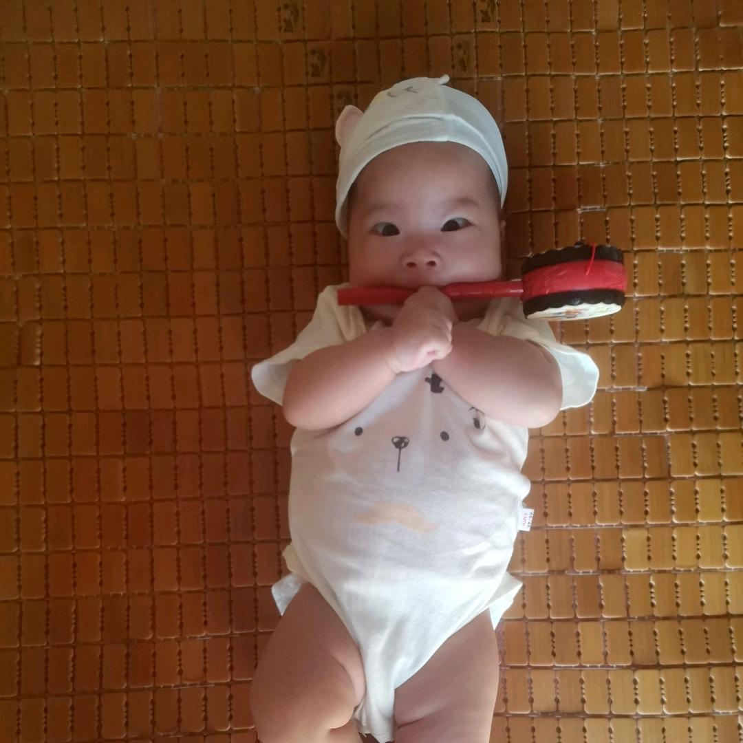 周卢月，2025年3月28出生，妈妈脑瘫