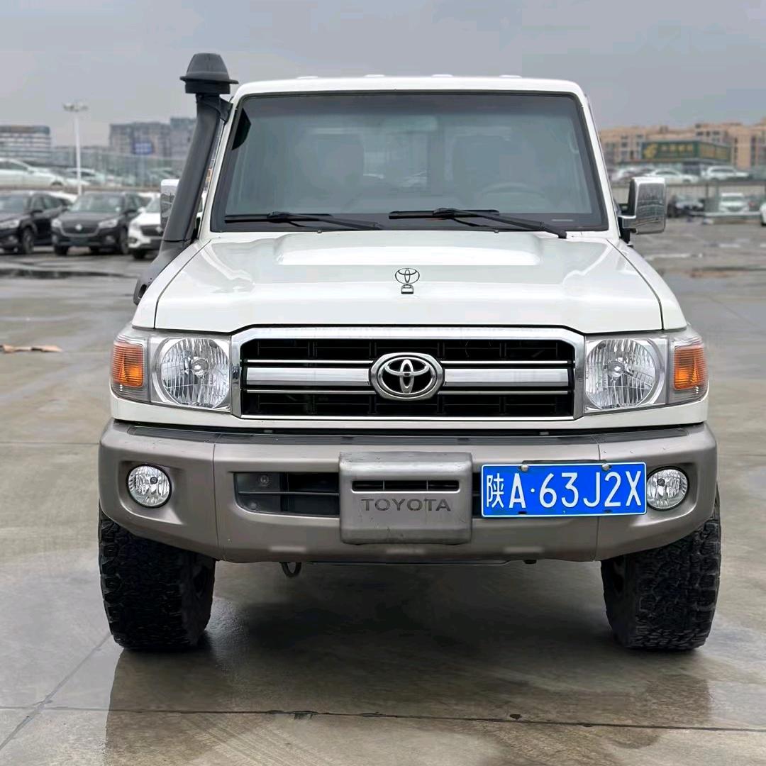 硬派越野周丽二手车