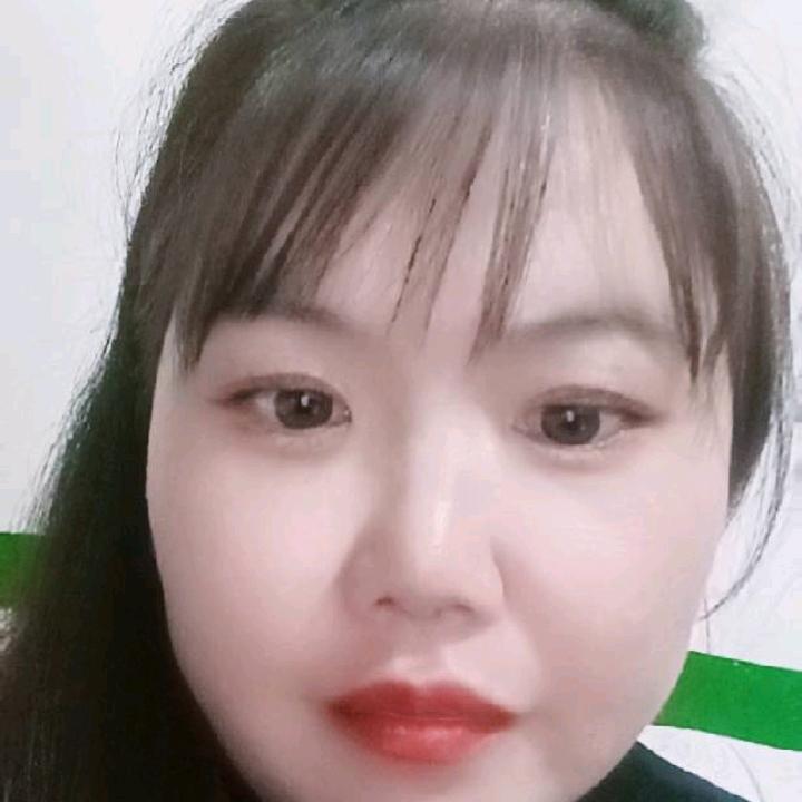 红霞穿搭