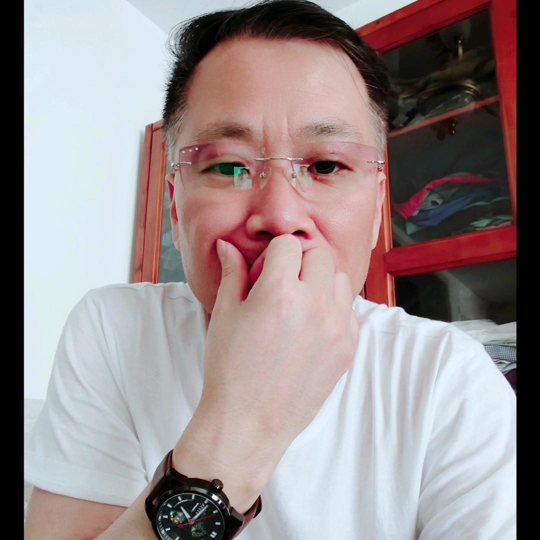 媒体人董占彬