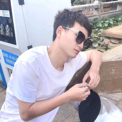 趴在后院嗦鸡屎