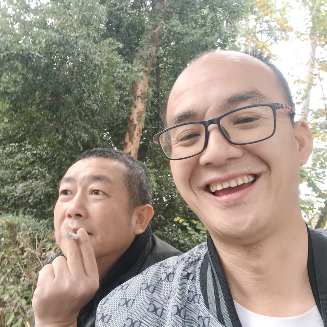 风雨中坚强的彩虹