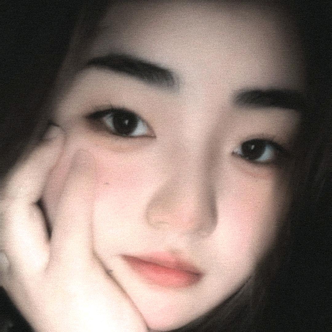 Y   L  H