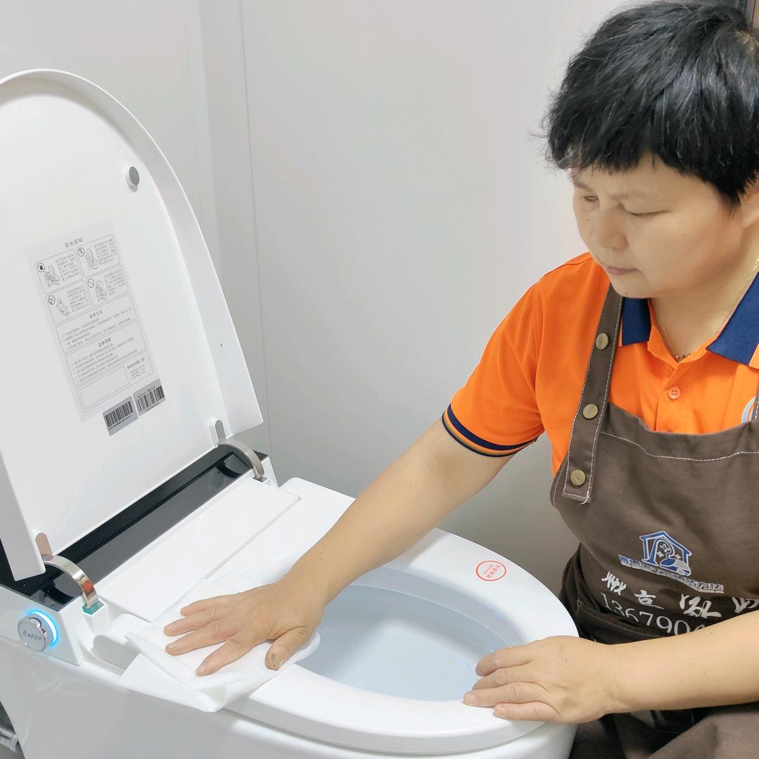 成都贼亮家政服务有限公司