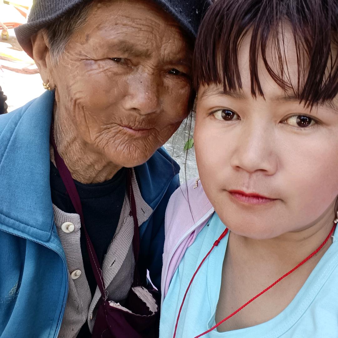 德昂族宇婷婷(请勿连赞