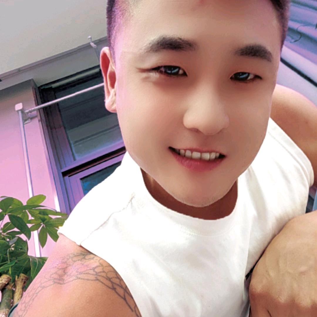 单眼皮男孩