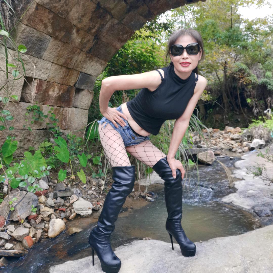 雅莉（日常穿搭👙👠）
