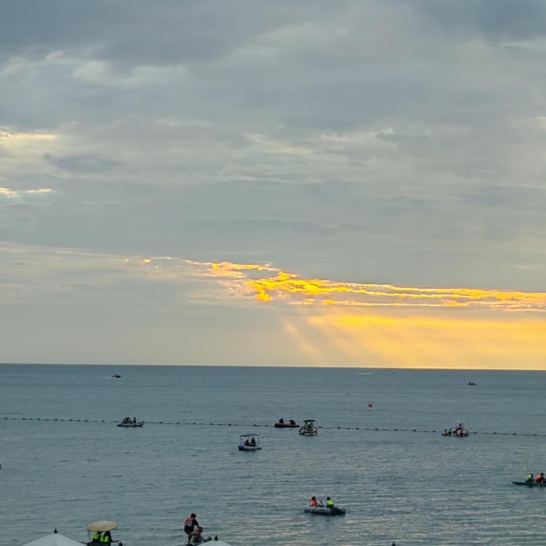 凡人一个（橱窗里有你需要的）