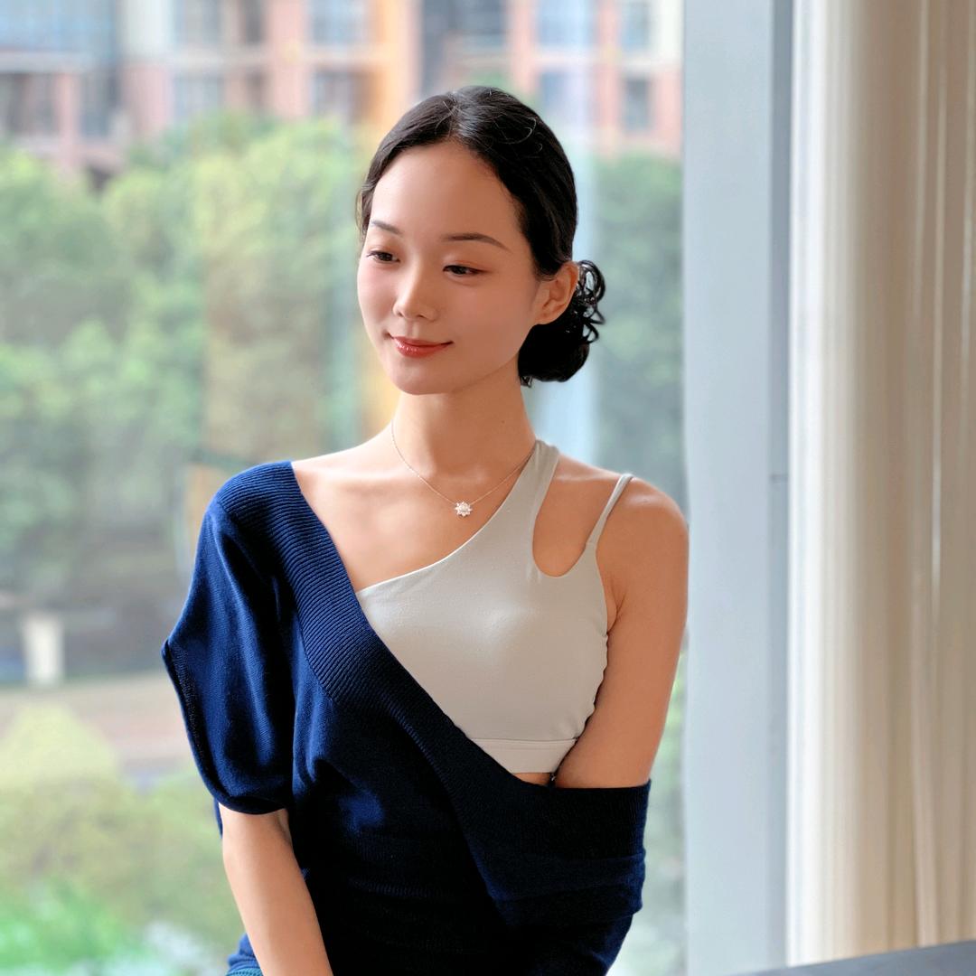 宋奕萱的瑜佳乐时尚服饰小铺