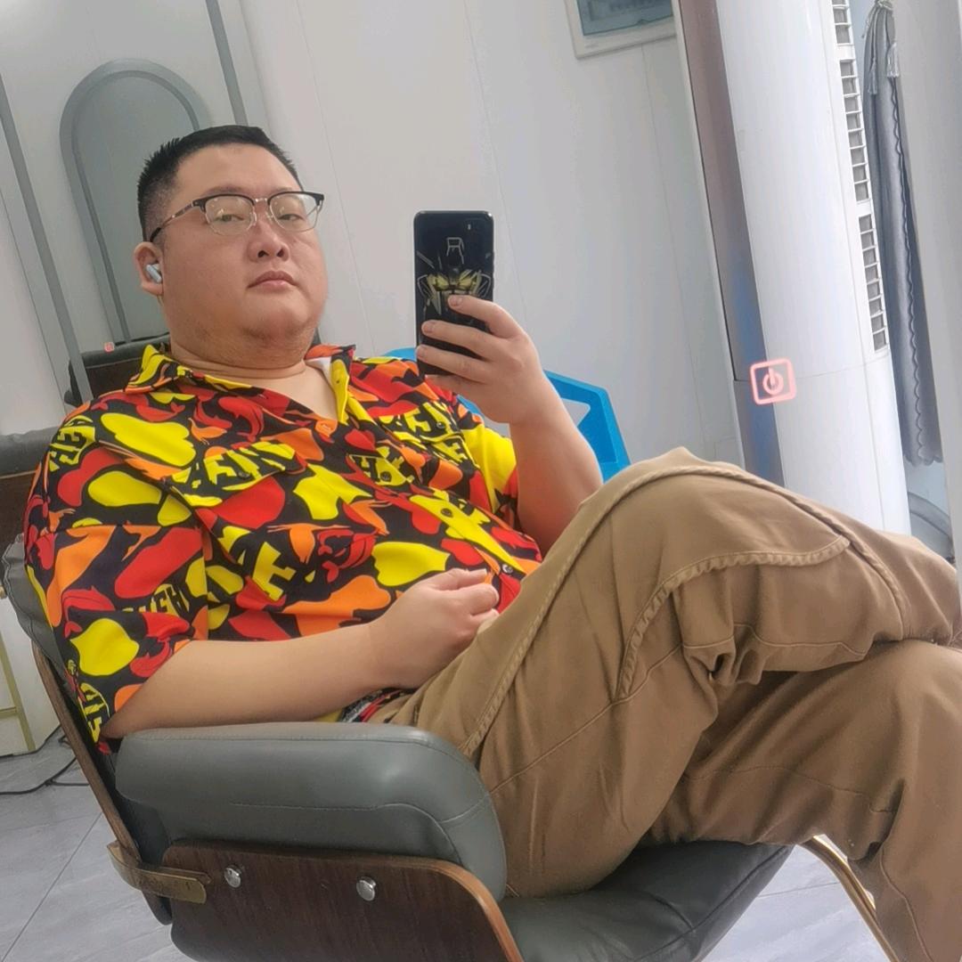 耳垂很肥
