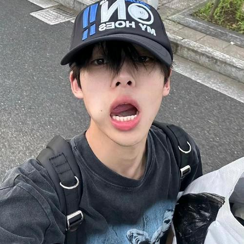 一只船
