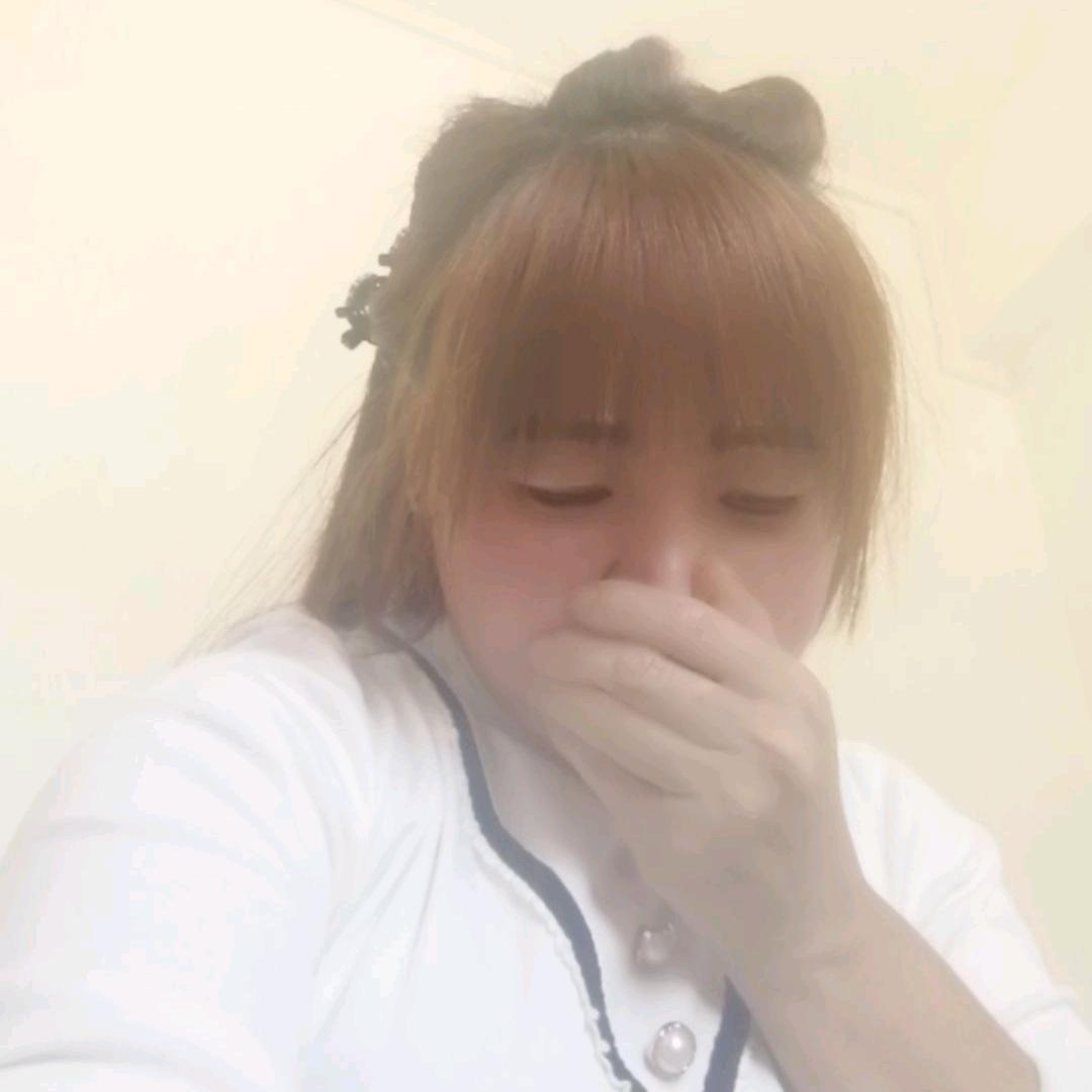 开心一家人。