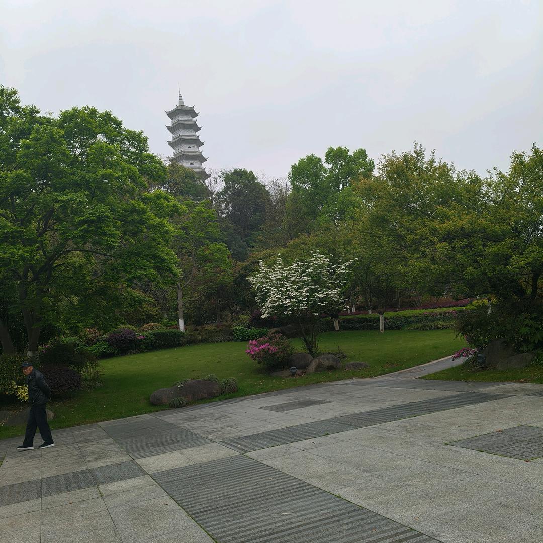 李默默