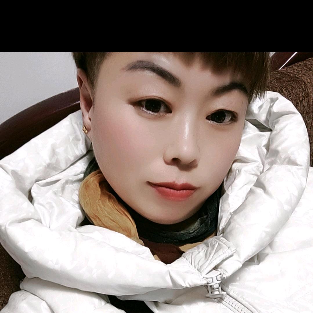 她不美，却深驻我心