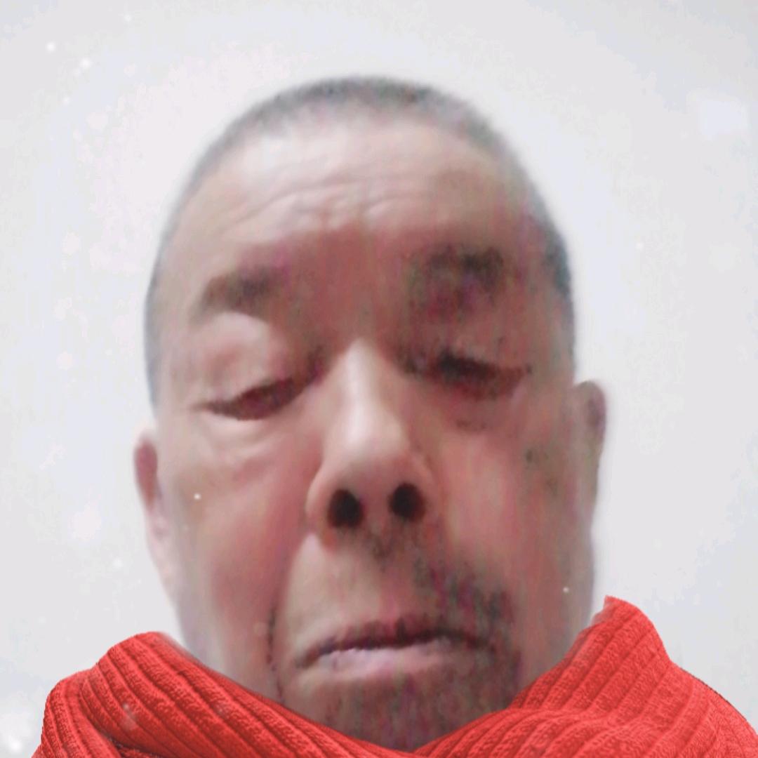 邱佰