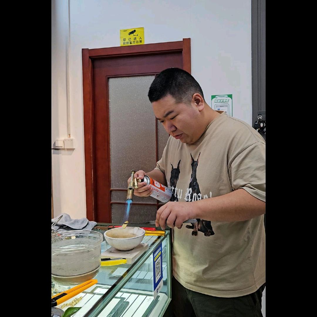 唐山小龙贵金属搬运工