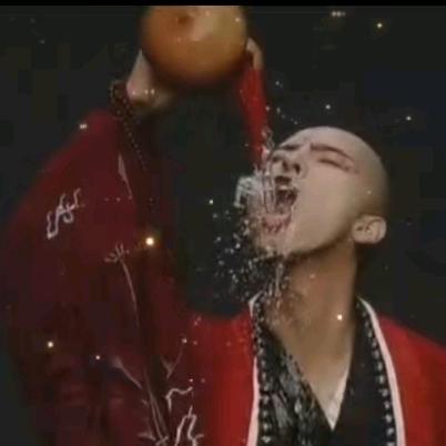 幫  主