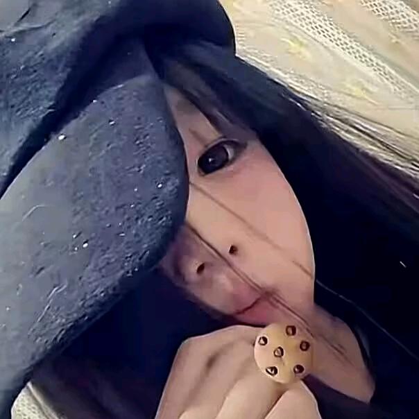 念念.