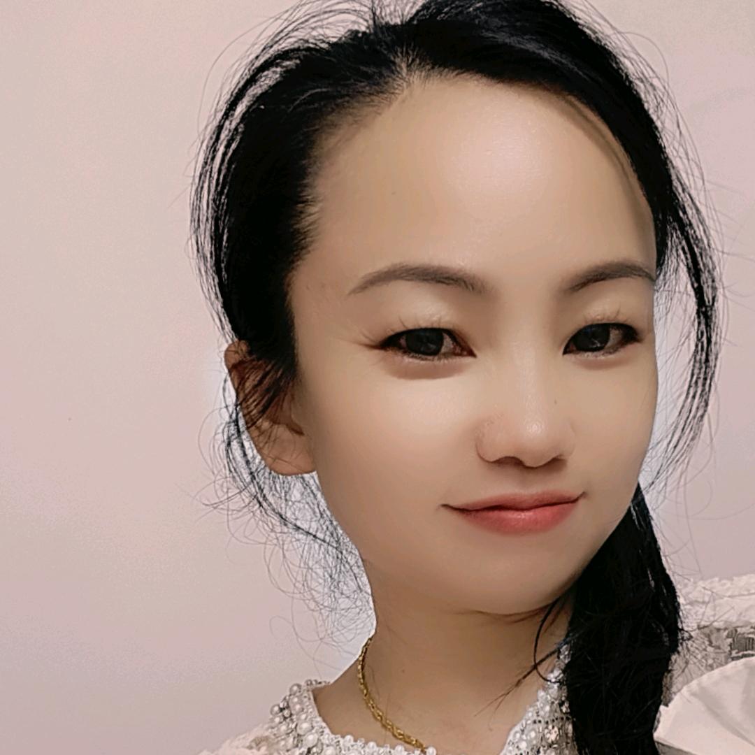 罗锦  英子 面包 糖果 零食摊