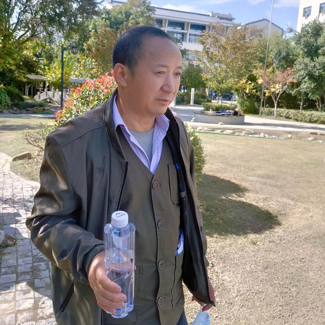 业余歌手老卢(橱窗有好物)