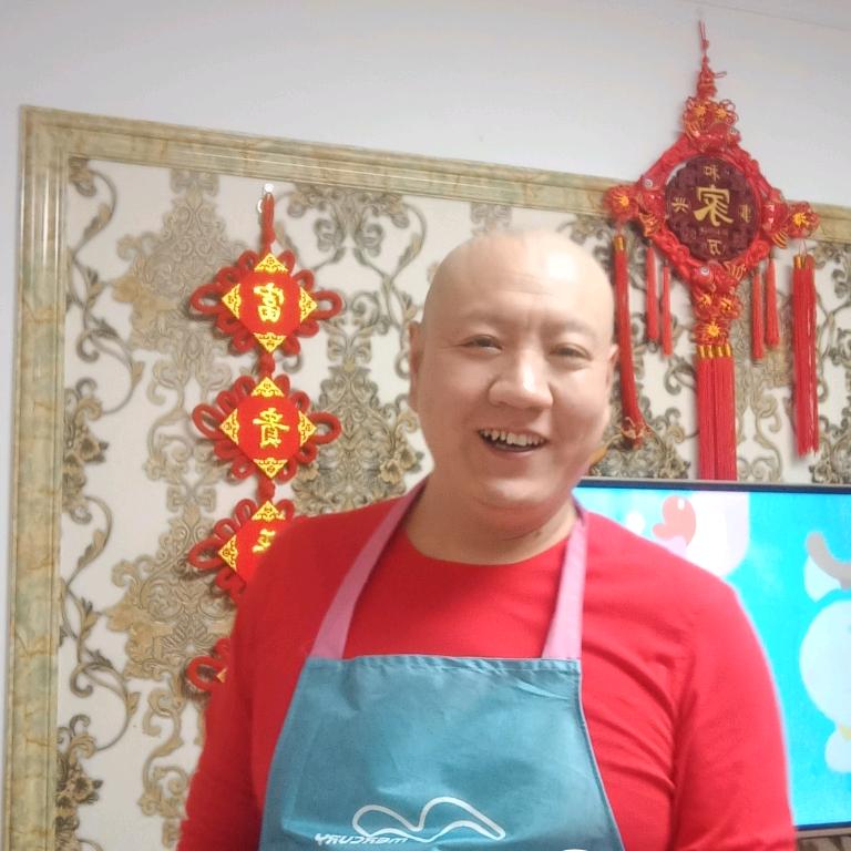 光头小哥