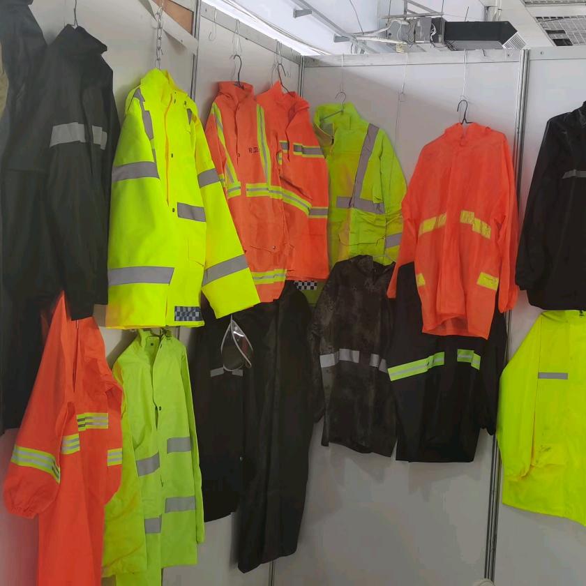 定做套装，风衣，迷彩服。牛津布套装。